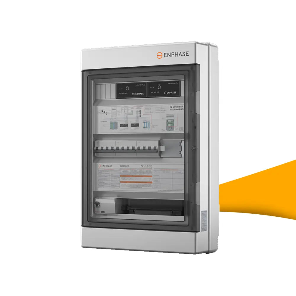 Enphase IQ Combiner 2 EU 3P kopen bij solago.nl, driefase combiner box voor micro-omvormers op witte achtergrond met oranje podium productfoto