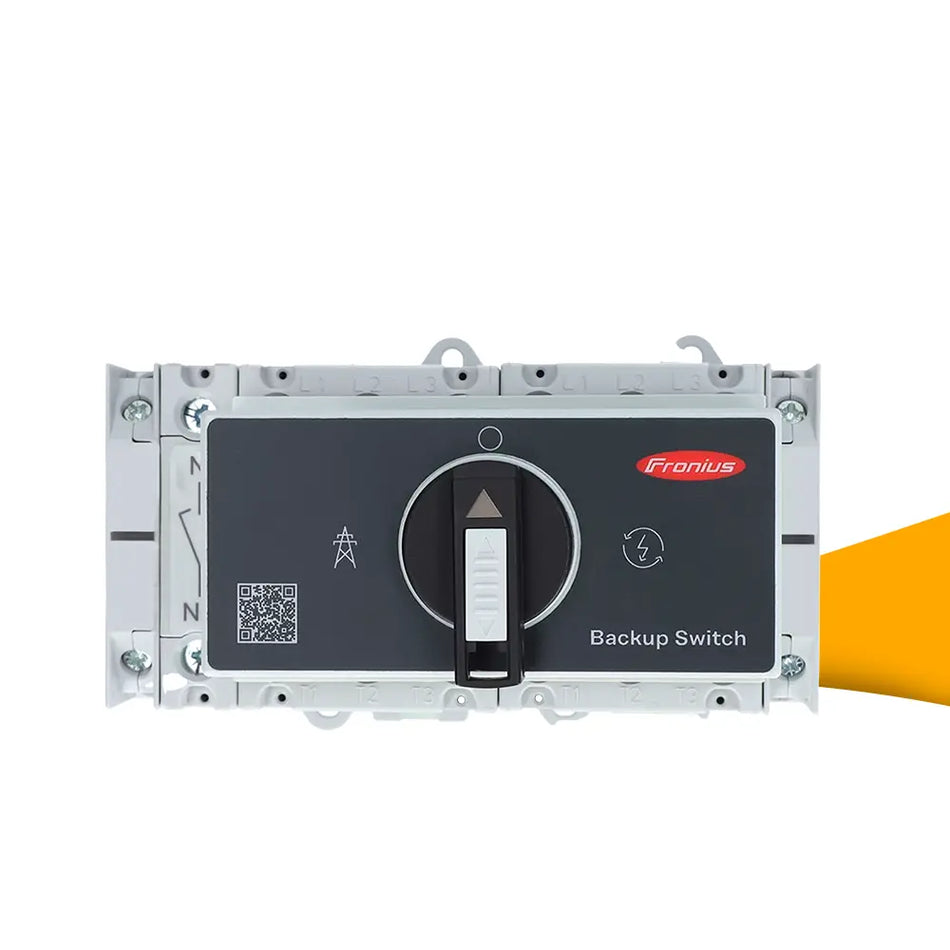 Fronius Backup Switch 63A 1PN/3PN kopen bij solago.nl – product op witte achtergrond met oranje podium