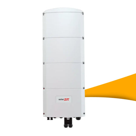 SolarEdge Home Hub hybride omvormer kopen bij solago.nl, productfoto op witte achtergrond met oranje podium