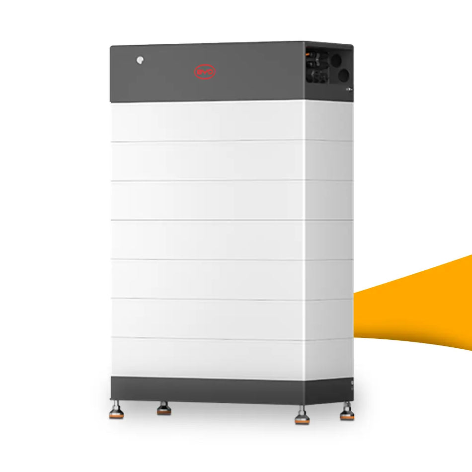 BYD Battery-Box HVB 20,7 kWh thuisbatterij kopen bij solago.nl, energieopslag op witte achtergrond met oranje podium productfoto