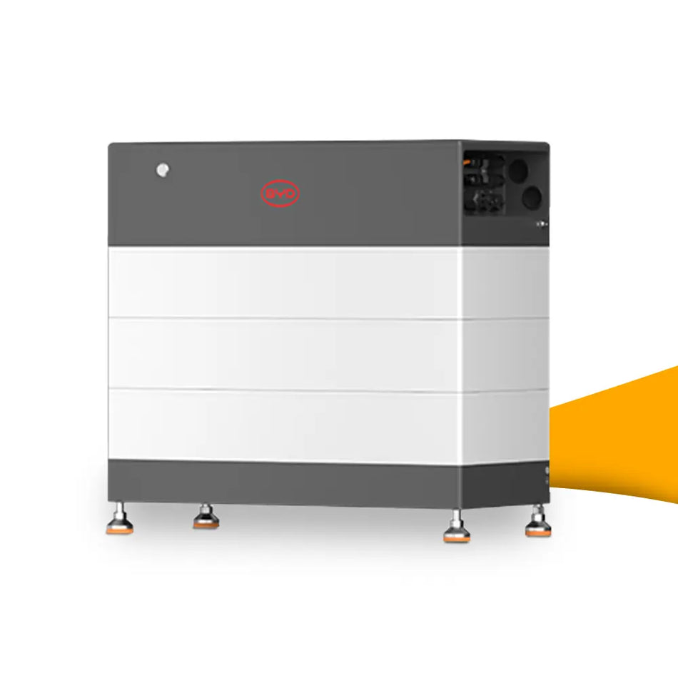 BYD Battery-Box HVB 8,9 kWh thuisbatterij kopen bij solago.nl, energieopslag op witte achtergrond met oranje podium