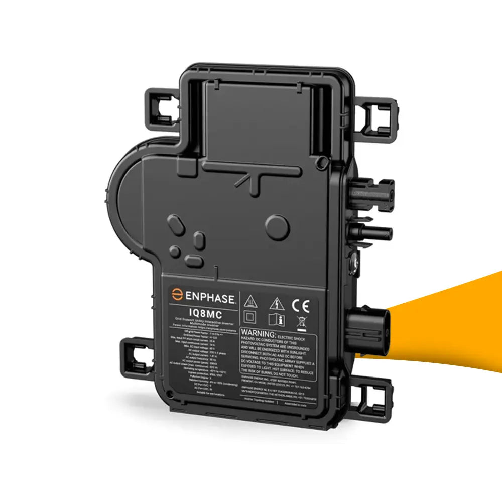 Enphase IQ8HC-72-M-INT micro-omvormer voor zonnepanelen, betrouwbare micro-omvormer per paneel voor optimale opbrengst en monitoring, kopen bij solago.nl, op witte achtergrond met oranje podium