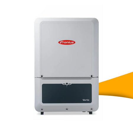 Fronius Verto Plus 20 omvormer voor zonnepanelen, krachtige PV-omvormer met hoog rendement voor commerciële installaties, omvormer kopen bij solago.nl, op witte achtergrond met oranje podium