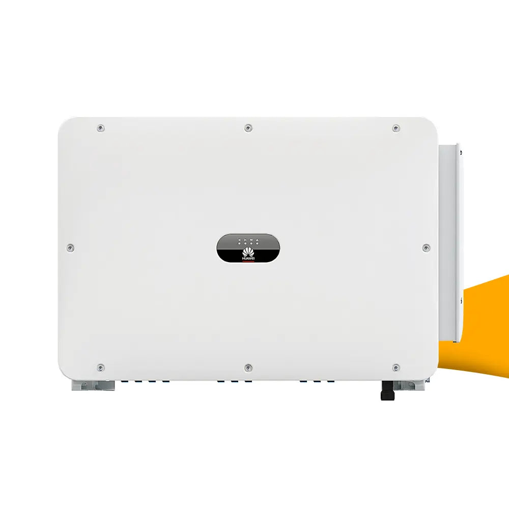 Huawei SUN2000-115KTL-M2 stringomvormer 115 kW voor zonnepanelen, krachtige omvormer voor grote commerciële PV-installaties met hoog rendement, stringomvormer kopen bij solago.nl, op witte achtergrond met oranje podium